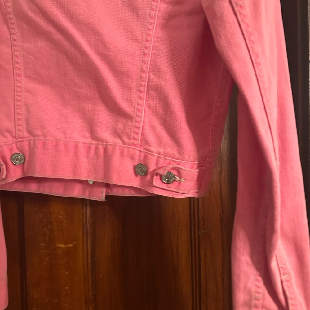 EUC Levi’s cropped denim distressed trucker’s jacket - Picture 8 of 11